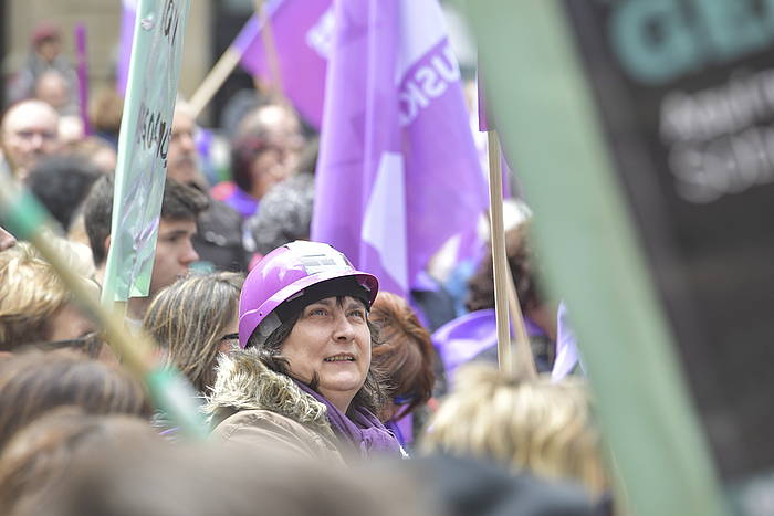 Emakumezko bat, gaur, ELAren manifestazioan. IDOIA ZABALETA, FOKU