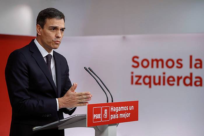 Pedro Sanchez PSOEko idazkari nagusia, atzo, hedabideen aurrean egin zuen agerraldian. EMILIO NARANJO, EFE