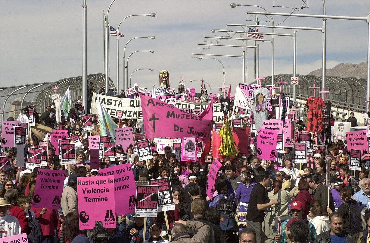 Emakumeen hilketen kontra Ciudad Juarezen 2004an eginiko protesta martxa bat. JESUS NAVA / EFE.