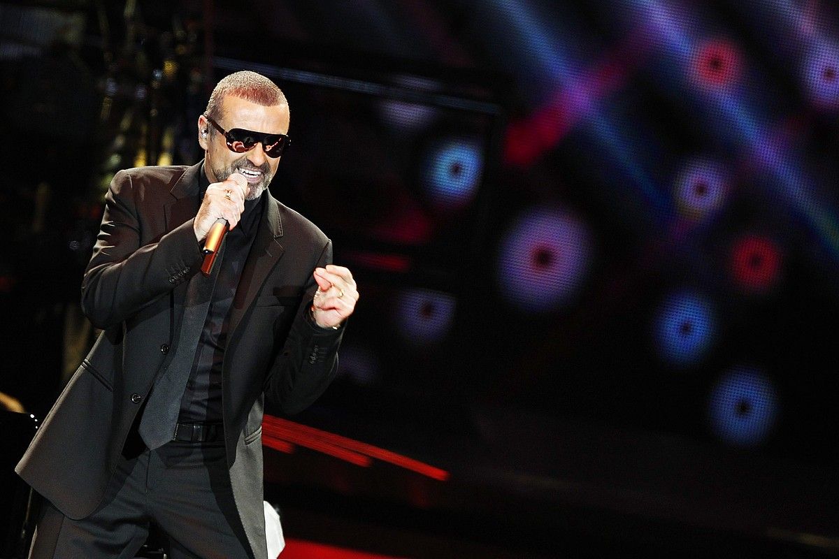 George Michael musikaria (1963-2016), 2011ko urriaren 10ean, Rotterdamen emandako kontzertu batean. ADE JOHNSON / EFE.