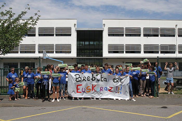 Brebeta euskaraz egiteko eskatu zuten Seaskako ikasleek joan den astean. AURORE LUCAS