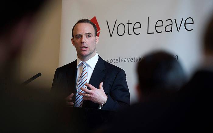 Dominic Raab 'brexit'-a negoziatzeko Erresuma Batuko ministro izendatu berria, 'brexit'-aren aldeko kanpaina ekitaldi batean, 2016ko martxoan. /. WILL OLIVER, EFE