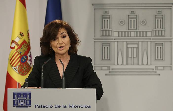 Carmen Calvo Espainiako presidenteordea, atzo, hedabideen aurreko agerraldian, Moncloa jauregian. BALLESTEROS, EFE