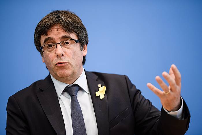 Carles Puigdemont Kataluniako presidente kargugabetua, gaur, Berlinen egin duen prentsaurrekoan. CLEMENS BILAN, EFE