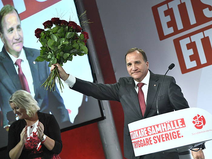 Stefan Lofven lehen ministroa, bozen emaitzak jakin ostean. Hauteskundeak irabazi dituen arren, nabarmena egin du behera boterean den alderdiak. /. CLAUDIO BRESCIANI, EFE