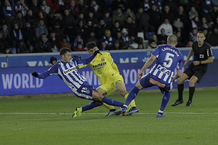 Alaves eta Vila-realen arteko neurketa, gaur, Mendizorrotzan. ARITZ LOIOLA, FOKU