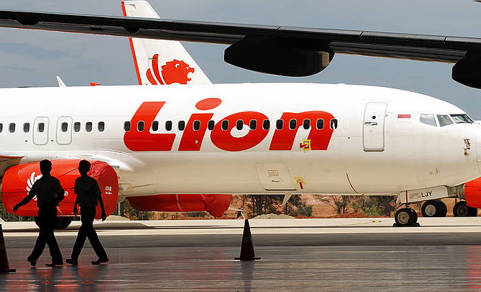 Lion Air konpainiakoa da istripua izan duen hegazkina; irudian, Batamgo aireportua (Indonesia). BAGUS INDAHONO, EFE.