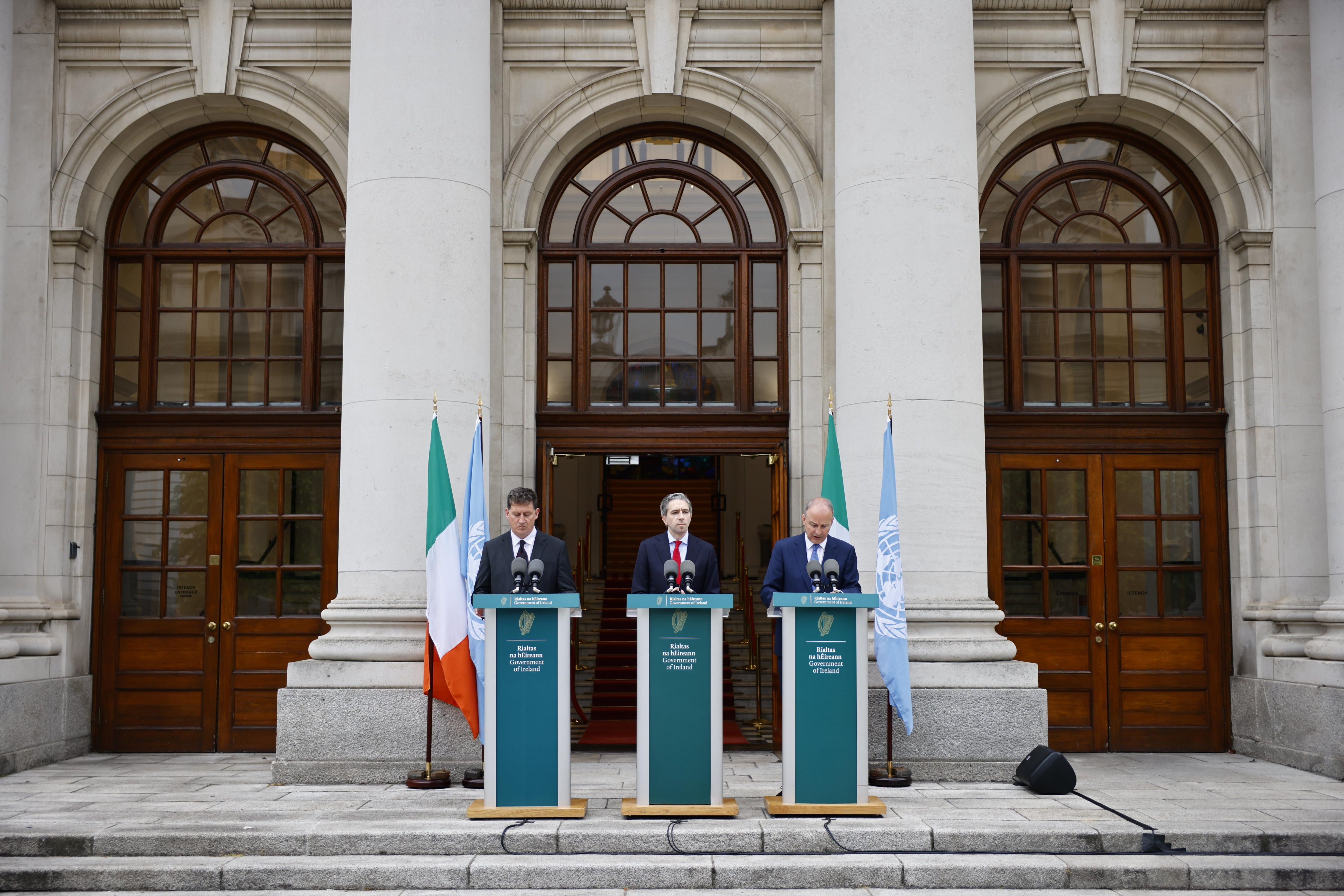 Irlandako Errepublika, Palestinako Estatua errekonozituko duela adierazten. TOLGA AKMEN / EFE