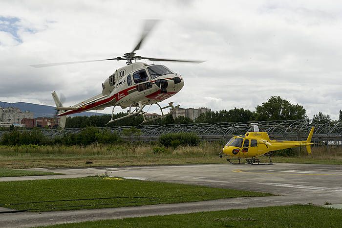 Helikoptero bat Iruñeko suhiltzaile parkean, artxiboko argazkian. IñIGO URIZ, FOKU