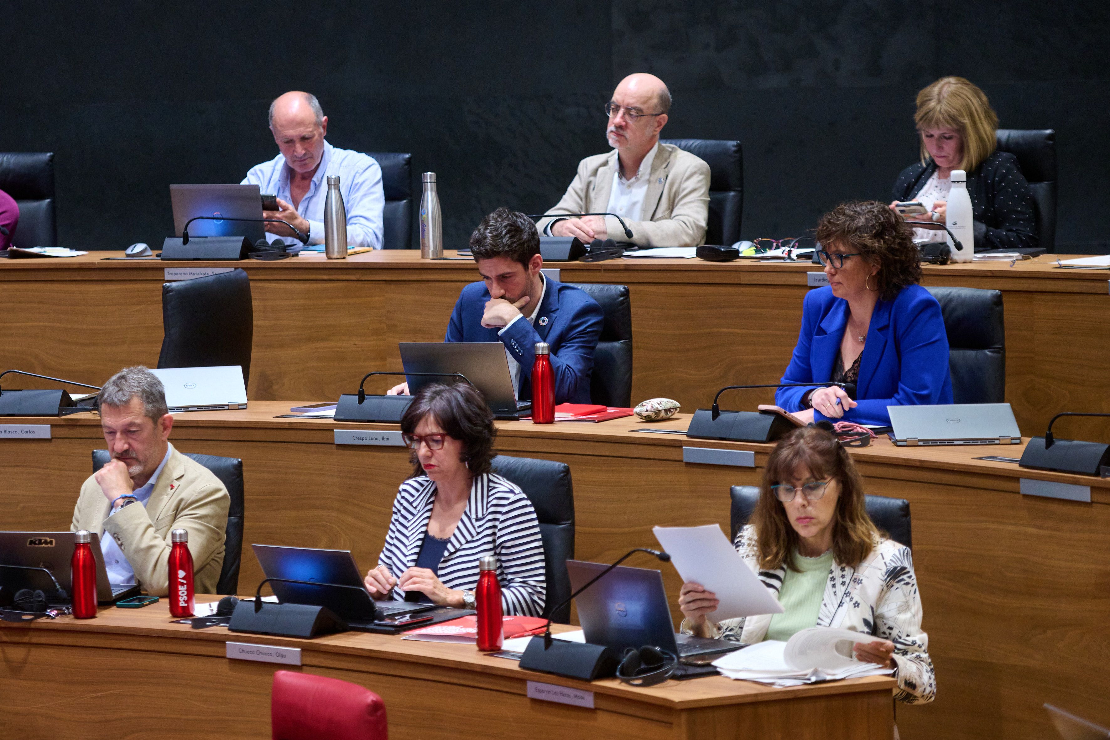 Nafarroako Parlamentuko zenbait parlamentari, gaur. BERRIA