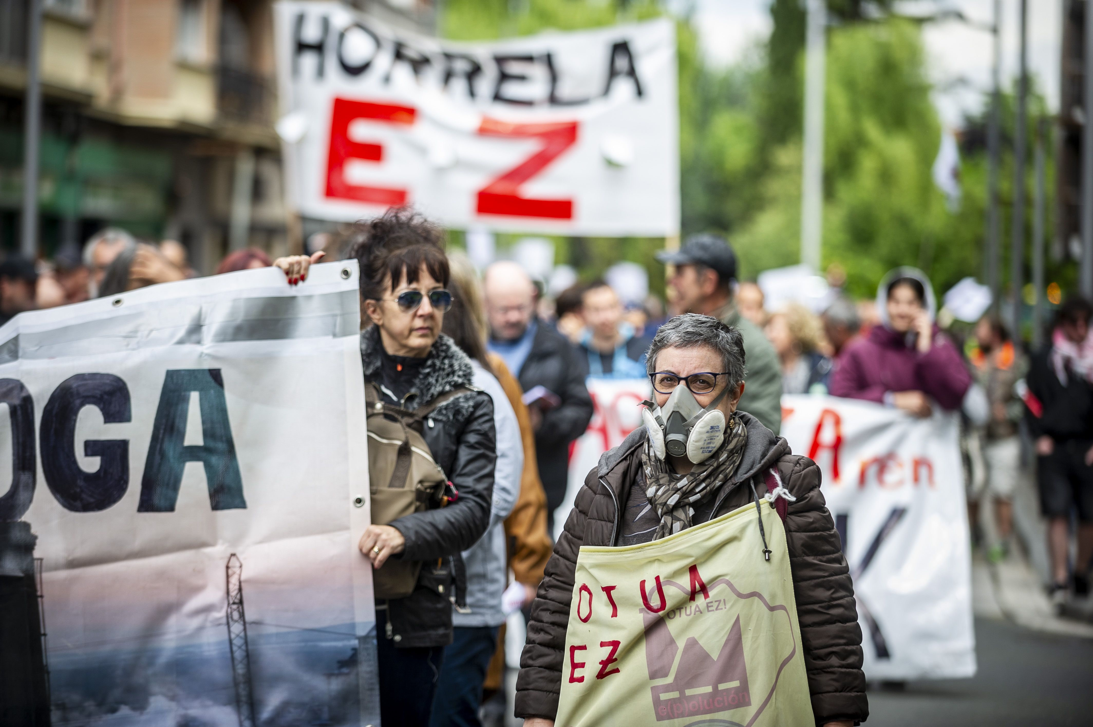 Proiektu energetiko handien aurkako manifestazioa, gaur, Gasteizen. JAIZKI FONTANEDA/ FOKU