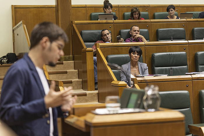 Lander Martinez (Elkarrekin Podemos) Eusko Legebiltzarrean, artxiboko argazkian. ENDIKA PORTILLO, FOKU.