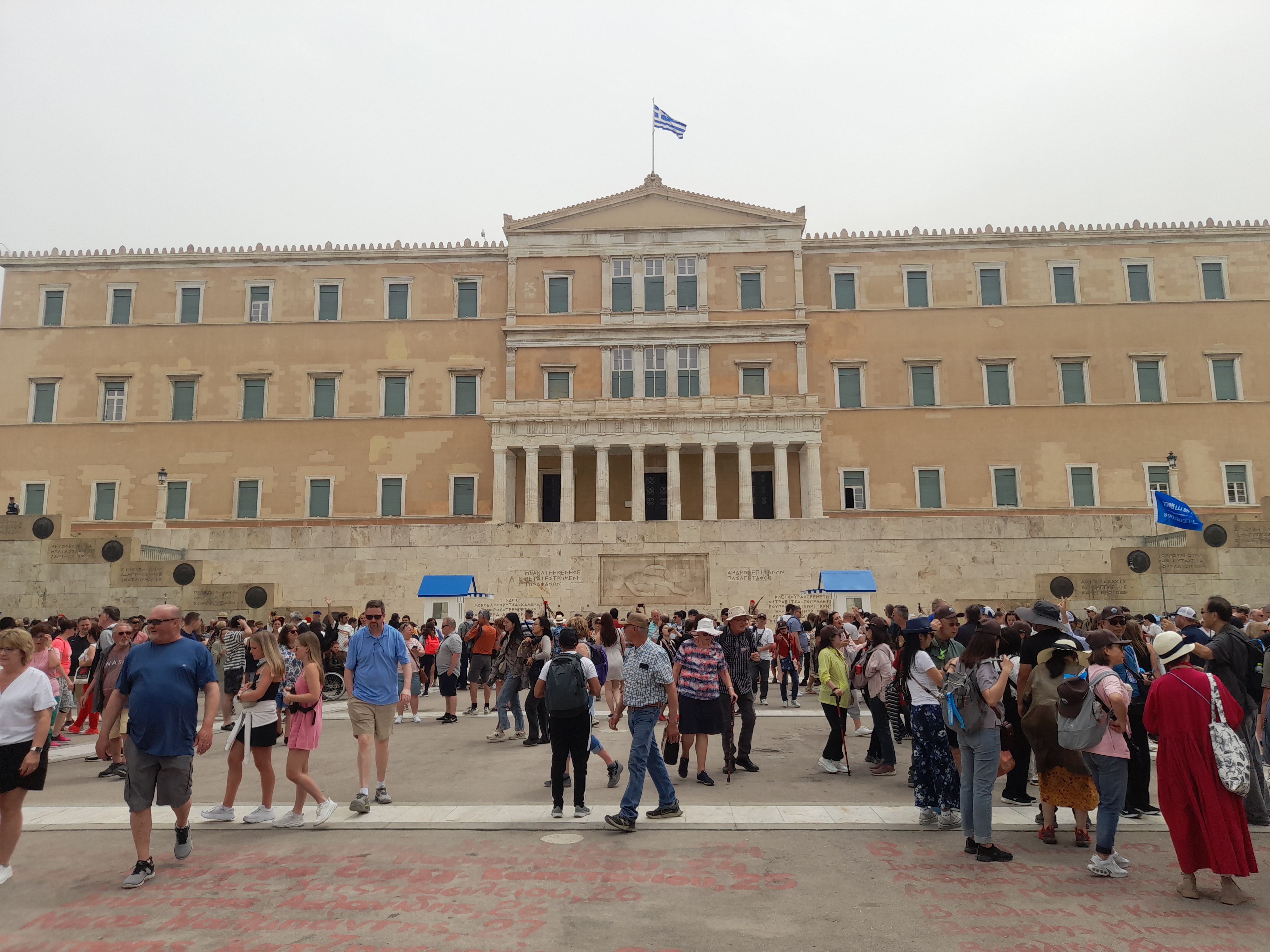 Greziako Parlamentua, Atenasko Syntagma plazan. RICARD GONZALEZ