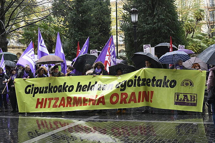 LABen elkarretaratzea Gipuzkoako Diputazioaren aurrean, gaur, Donostian. GORKA RUBIO, FOKU