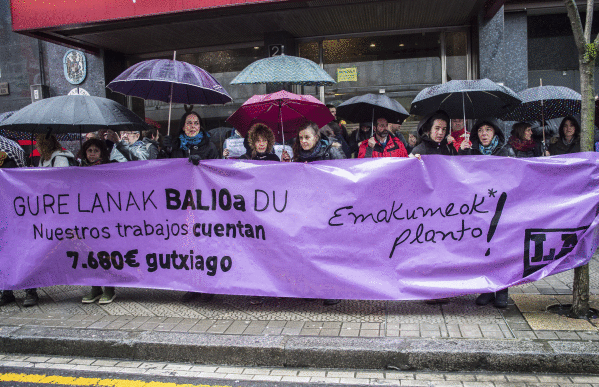 Soldata arrakalaren mahaiaren harira iragan otsailean egindako protesta. MARISOL RAMIREZ/FOKU