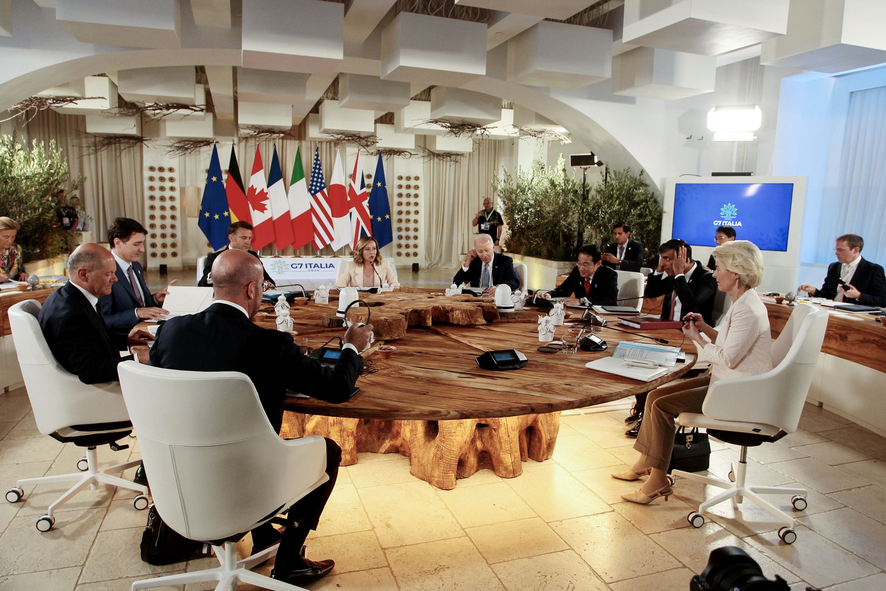 G7ko kideak bilduta, gaur, Italian. DONATO FASANO / EFE