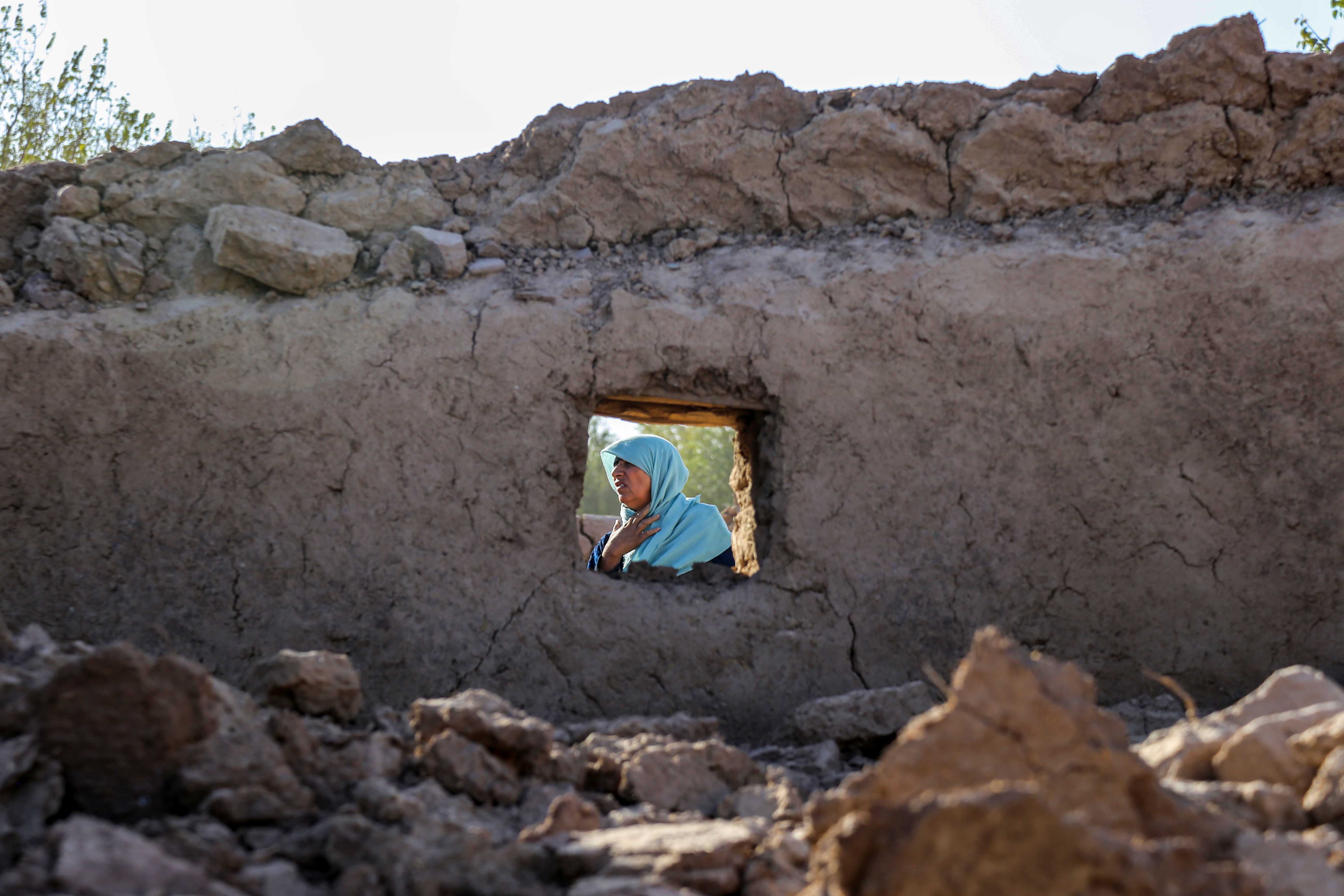 Emakume bat Afganistango Herat hirian, iazko urrian. SAMIULLAH POPAL  / EFE