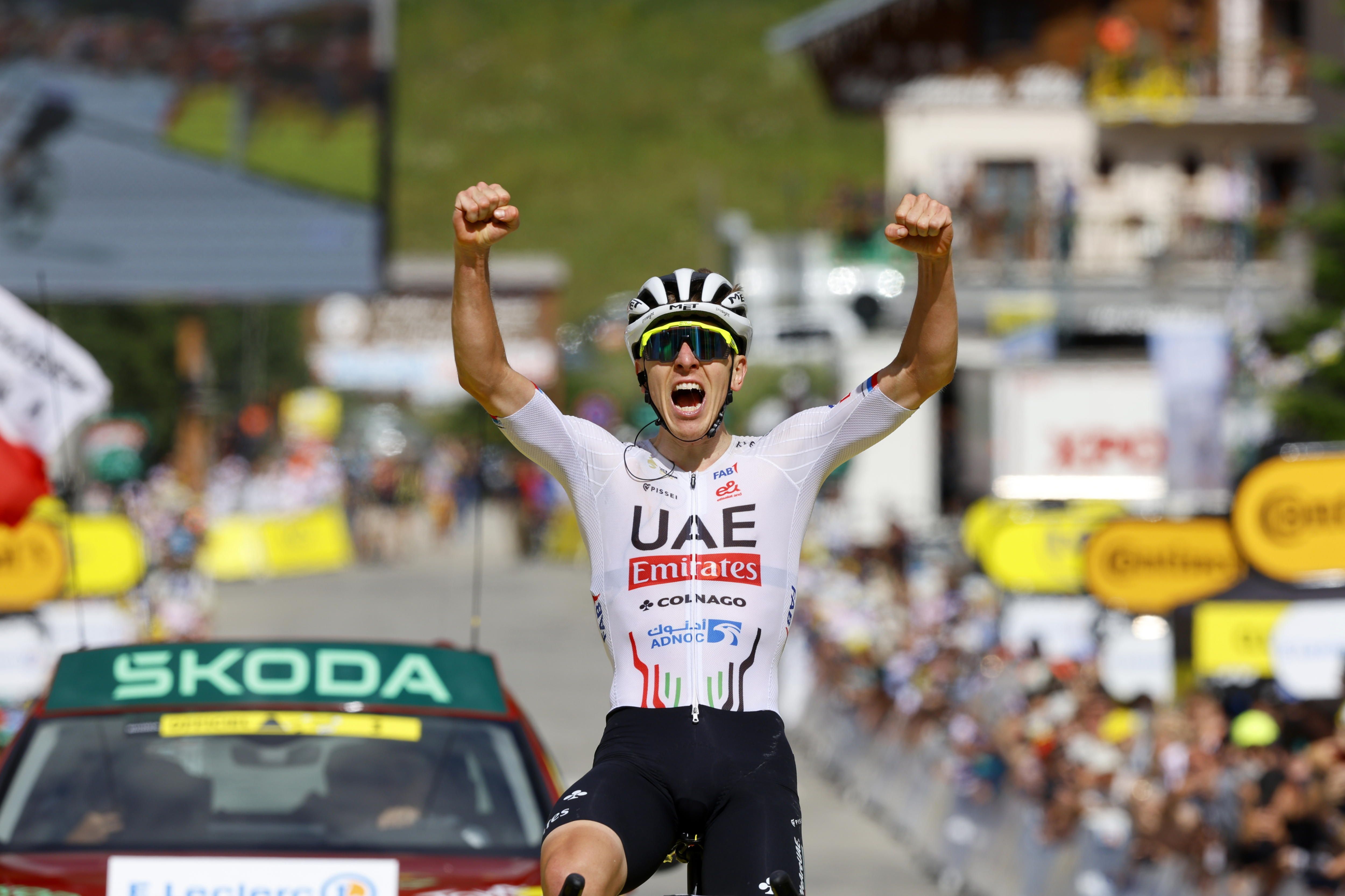 Tadej Pogacar (UAE), garaipena ospatzen Valloiren, Frantziako Tourreko laugarren etapan. KIM LUDBROOK/EFE