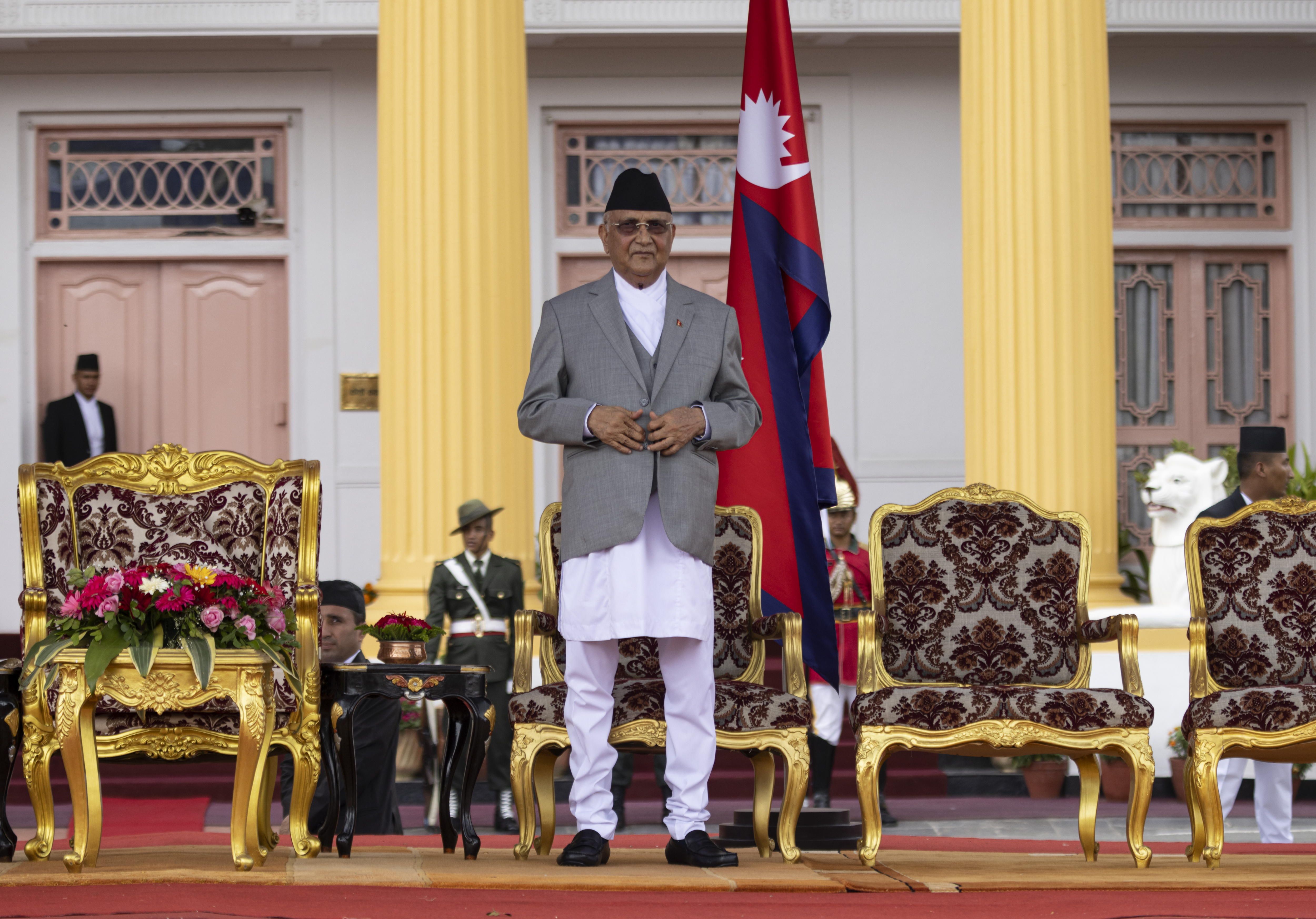 Sharma Oli Nepalgo lehen ministroa kargua hartzean, gaur goizean. NARENDRA SHRESTHA / EFE