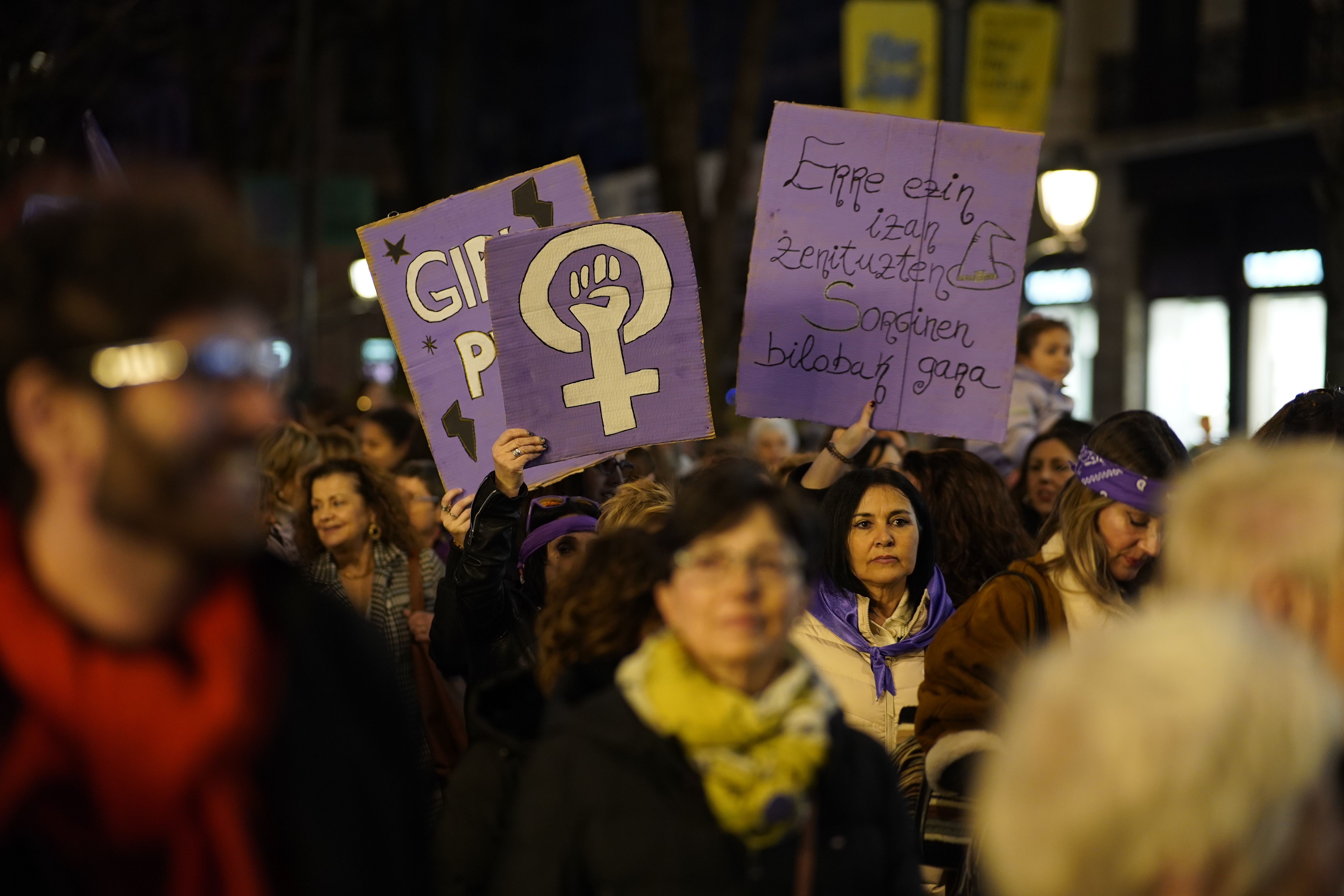 Mugimendu feministaren manifestazio bat, artxiboko irudi batean. ARITZ LOIOLA / FOKU