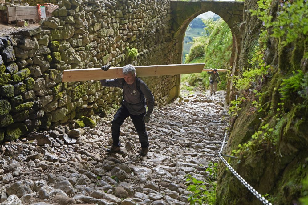 (ID_14080198) (Gotzon Aranburu/@FOKU) 2024-07-16, Zegama. San Adriango aztarnategira bisita