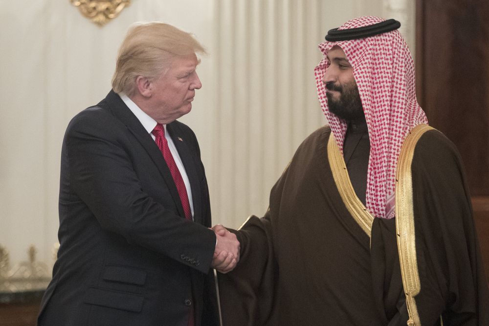 Donald Trump, ezkerrean, eta Mohamed bin Salman, eskuinean, Washingtonen (AEB), 2017an.