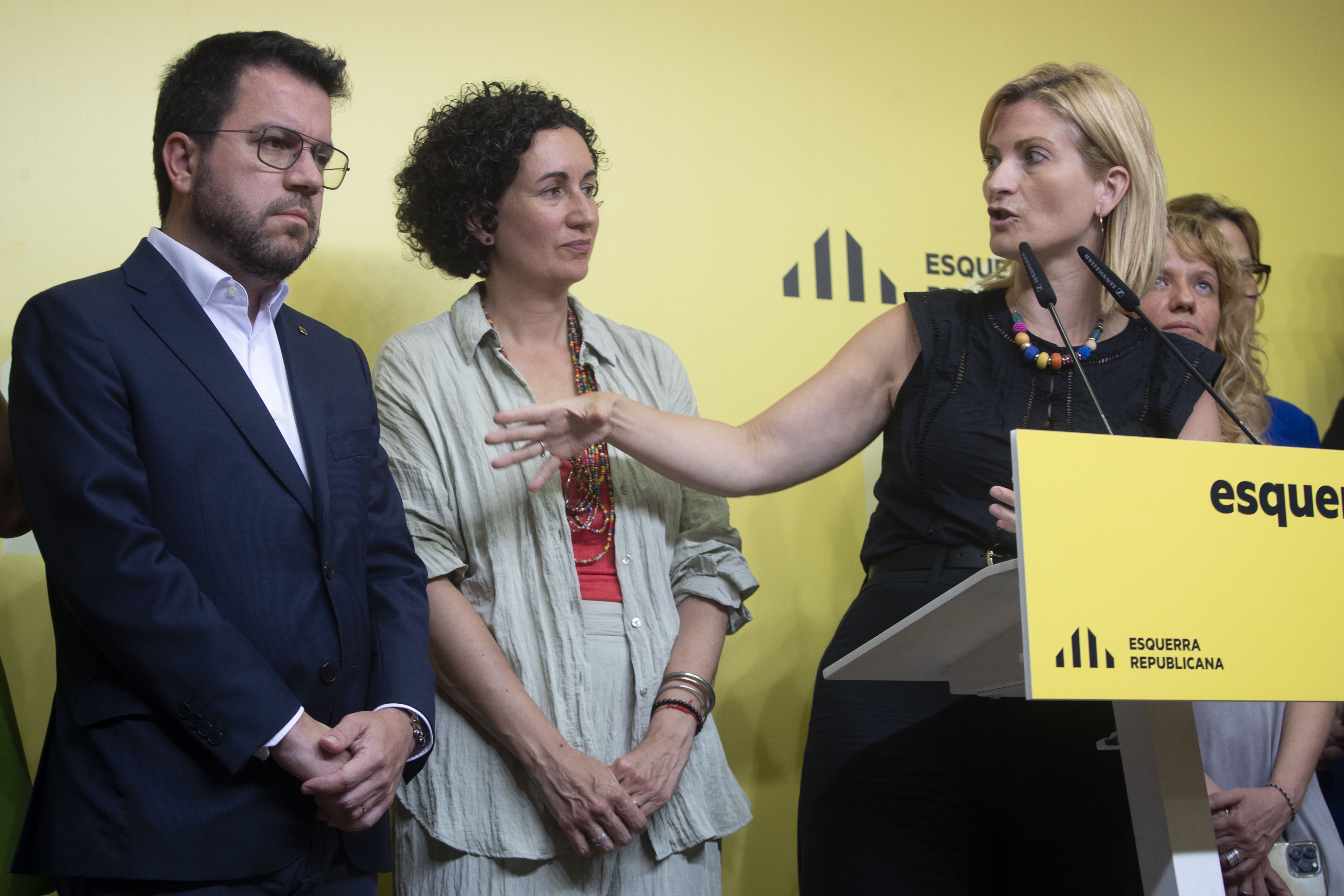 ERCko bozeramaile Raquel Sans aurreakordioaren berri ematen, astelehenean. MARTA PEREZ / EFE