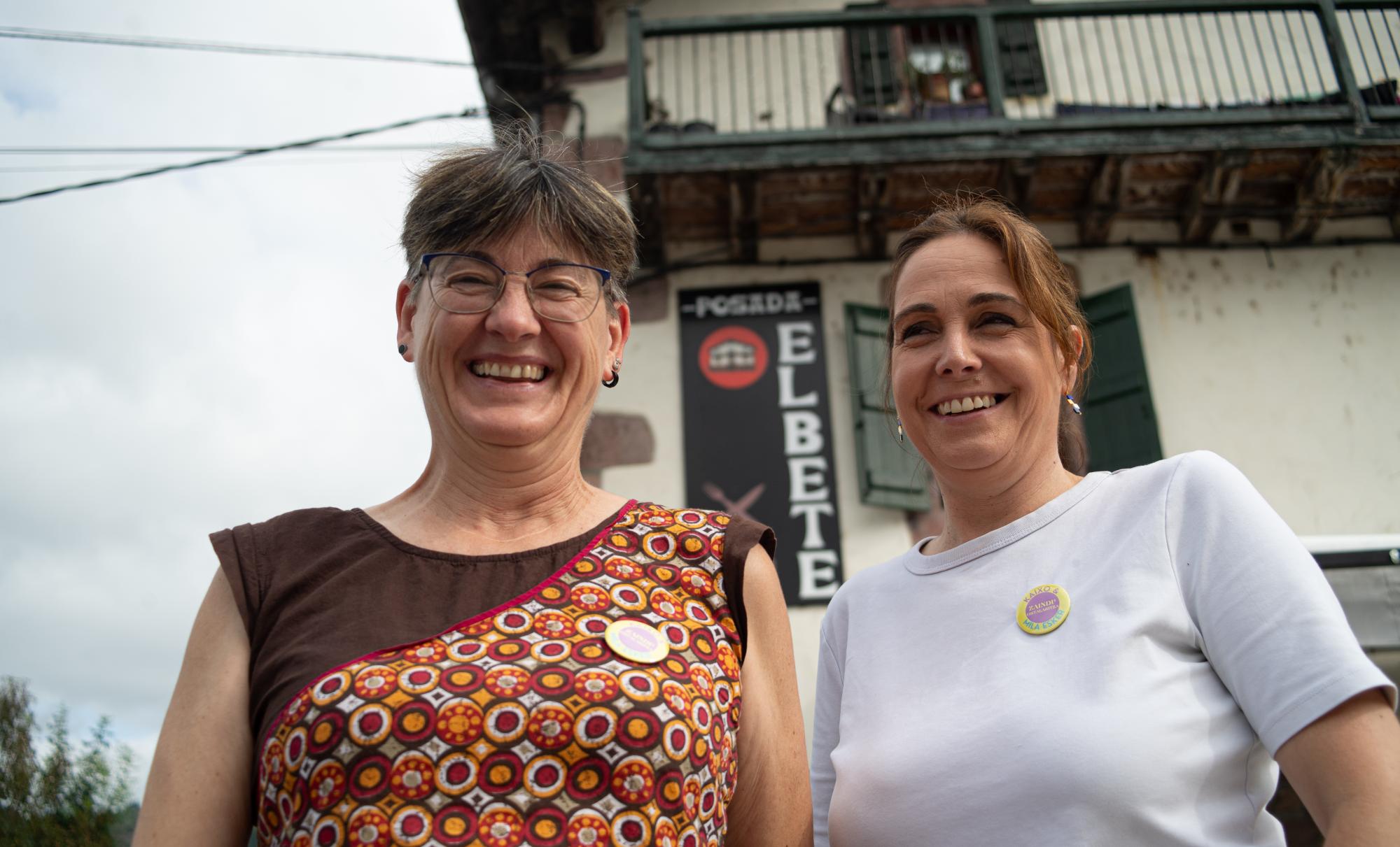 ELBETEKO POSADA. Belen Urrutia eta Lorea Luzuriaga, abuztuaren 1ean. JAGOBA MANTEROLA / FOKU