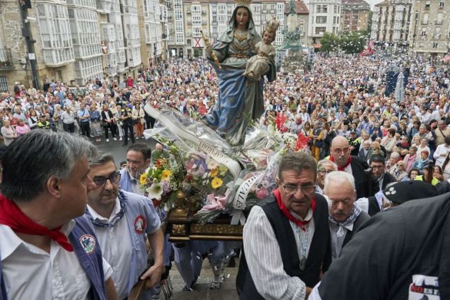 Egunsentiko arrosarioaren prozesioa