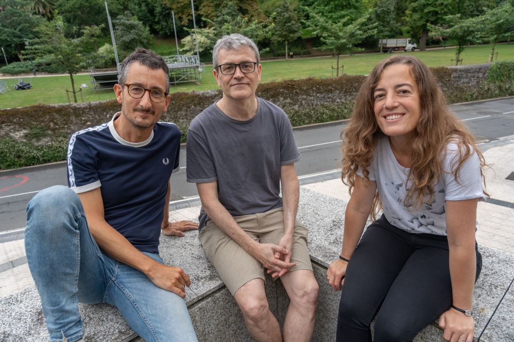 Xabier Zeberio, Francisco Herrero eta Lorena Nuñez, Tabakaleran (Donostia). ANDONI CANELLADA / FOKU