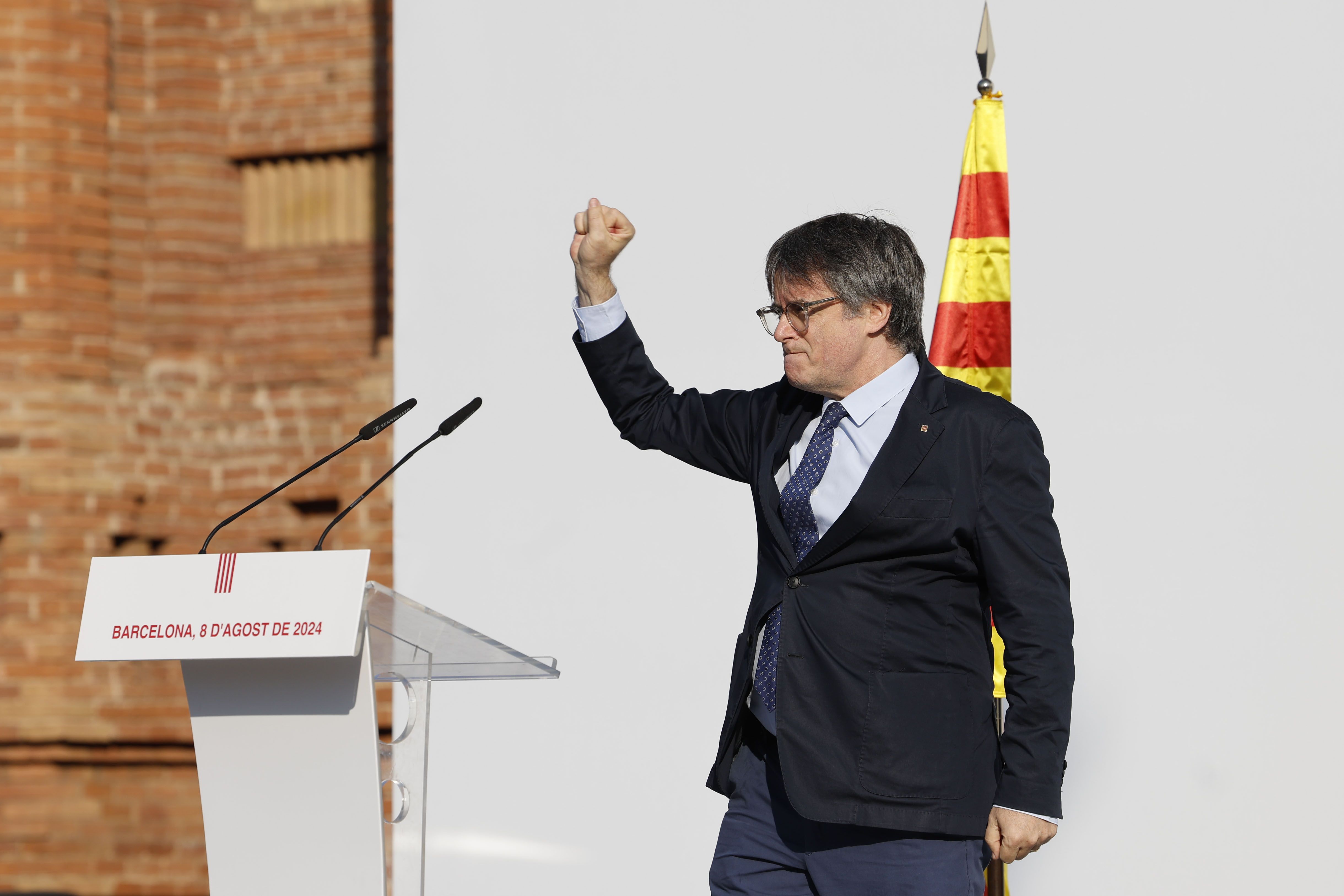 Carles Puigdemont, atzo, Bartzelonako Ziudadela parkeko agerraldian. ALBERTO ESTEVEZ / EFE