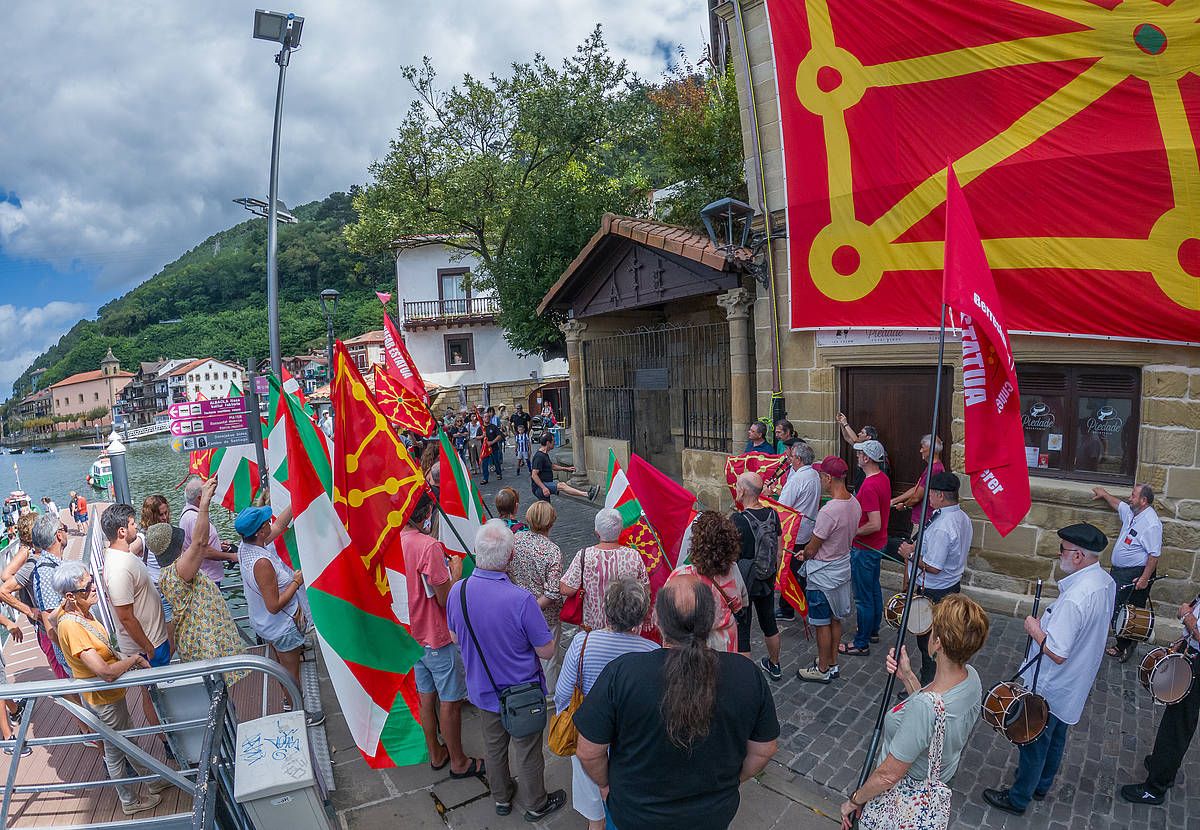 Orreaga taldearen Askatasun Eguneko ekitaldi politikoa, gaur, Pasaian.