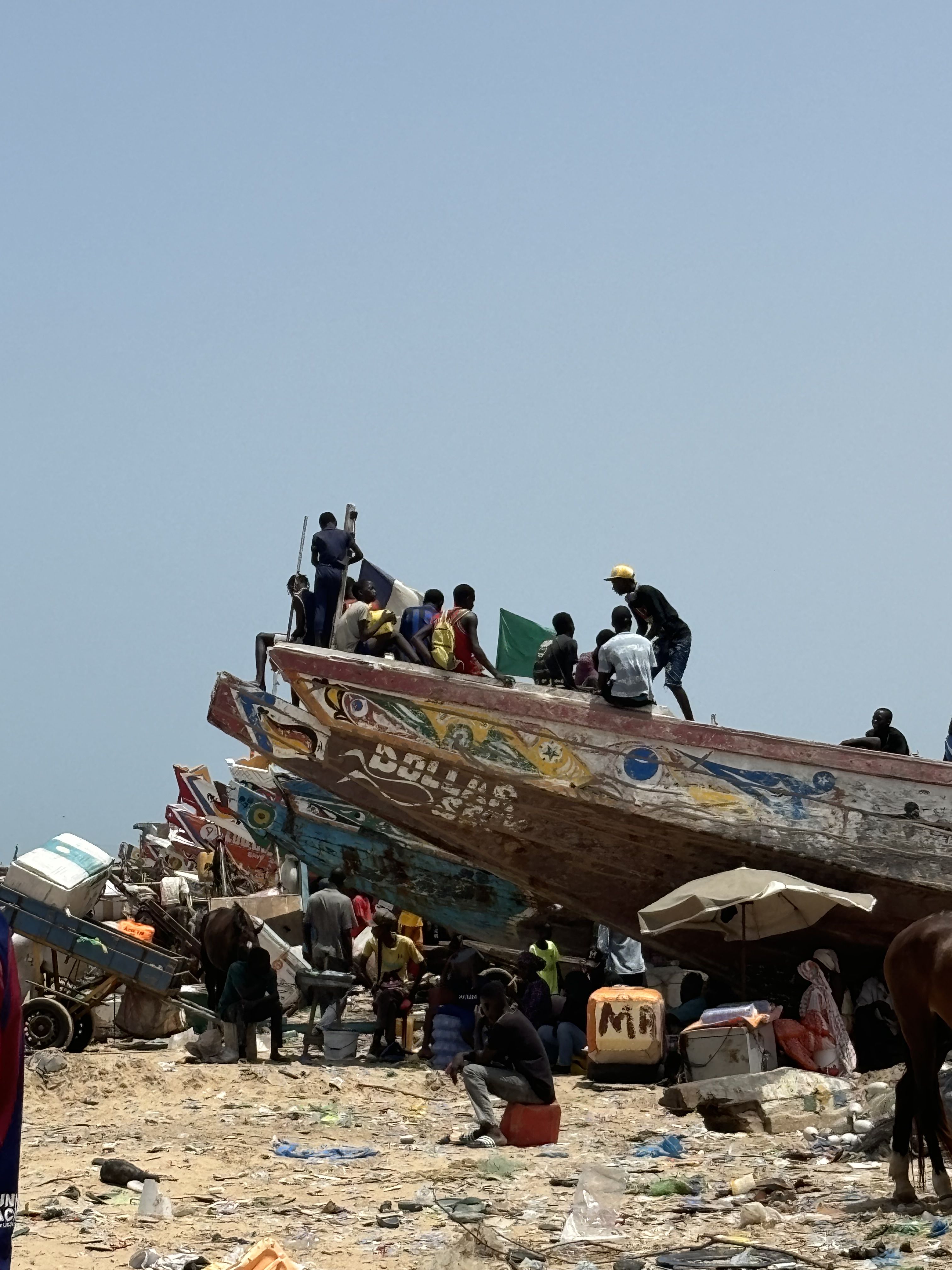 Senegal bere uren burujabetza egikaritzen ari da, eta horren erakusgarri da M'Bourreko portuan 11:00etan sortzen den kaosa