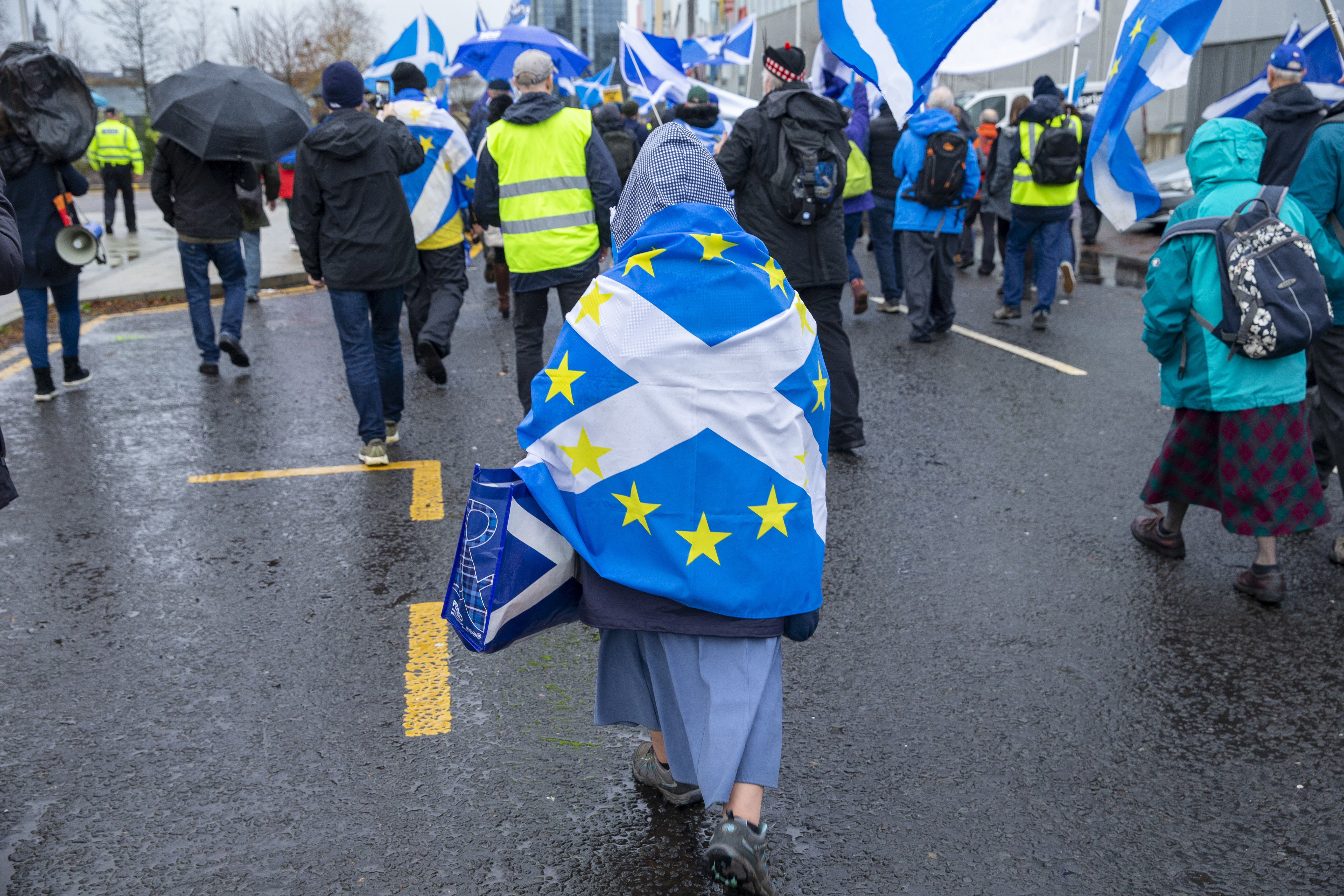 All Under One Banner (Denok Bandera Bera) plataforma independentistak antolaturiko manifestazio bat, Glasgown (Eskozia), 2021eko apirilean. ROBERT PERRY / EFE