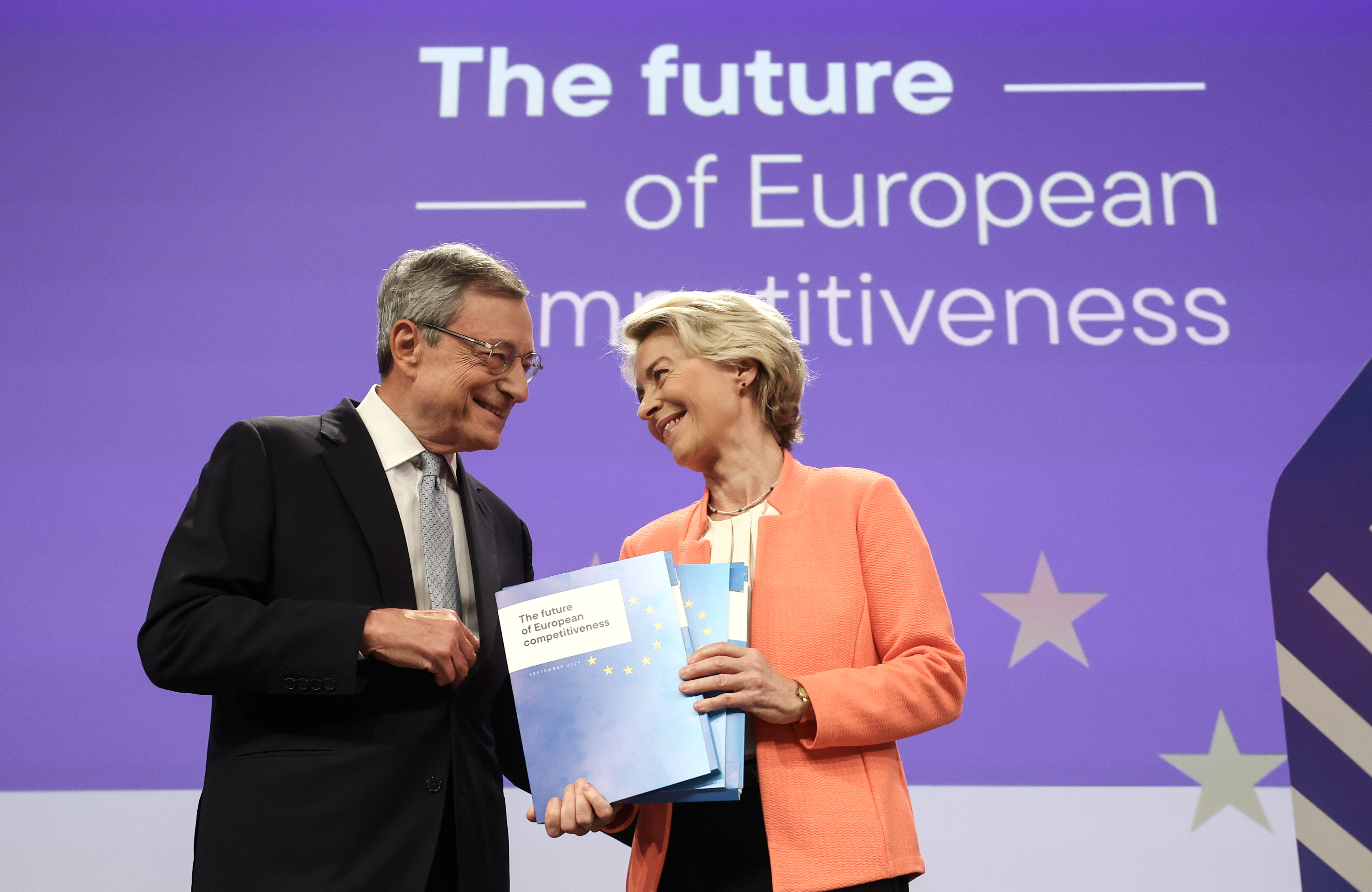 Mario Draghi eta Ursula Von der Leyen, gaur, Bruselan. OLIVIER HOSLET / EFE