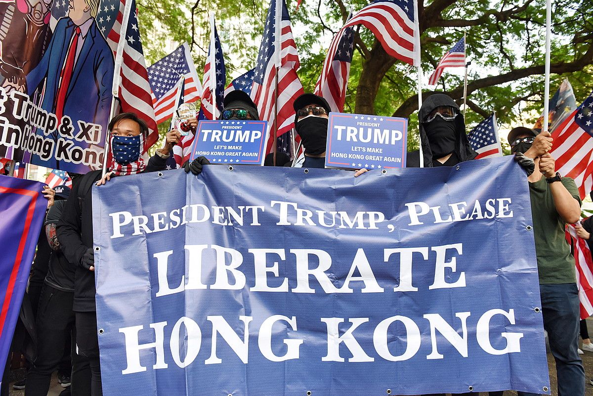 Igandeko protestetako irudi bat, Hong Kongen. MIGUEL CANDELA / EFE.