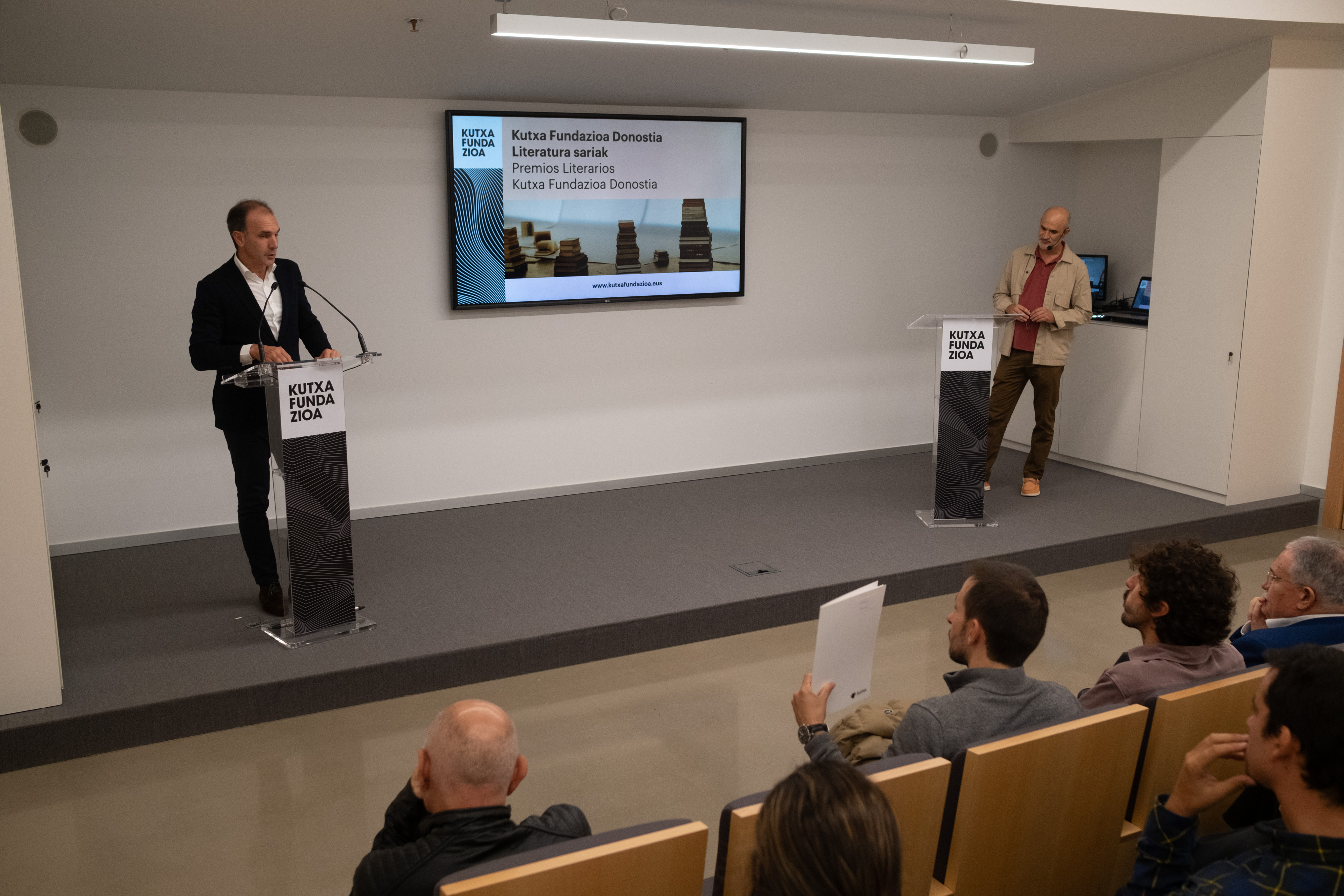 Donostia Hiriko Kutxa literatur sarien jakinarazpen ekitaldia, Donostian. SANTIAGO FARIZANO