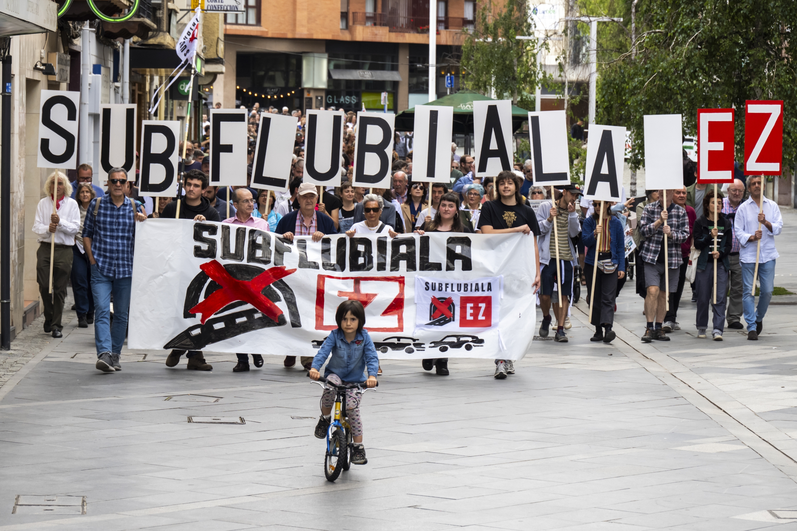 Subflubiala Ez plataformaren mobilizazio bat, Getxon. MIKEL MARTINEZ DE TRESPUENTES