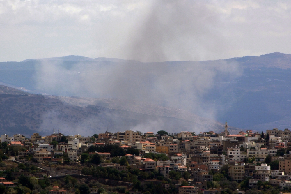 Libano hegoaldeko herri bat Israelgo armadaren eraso baten ostean, atzo. STR / EFE