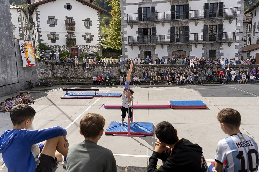 Herriko taldearen gimnastika erakustaldia. IÑIGO URIZ / FOKU