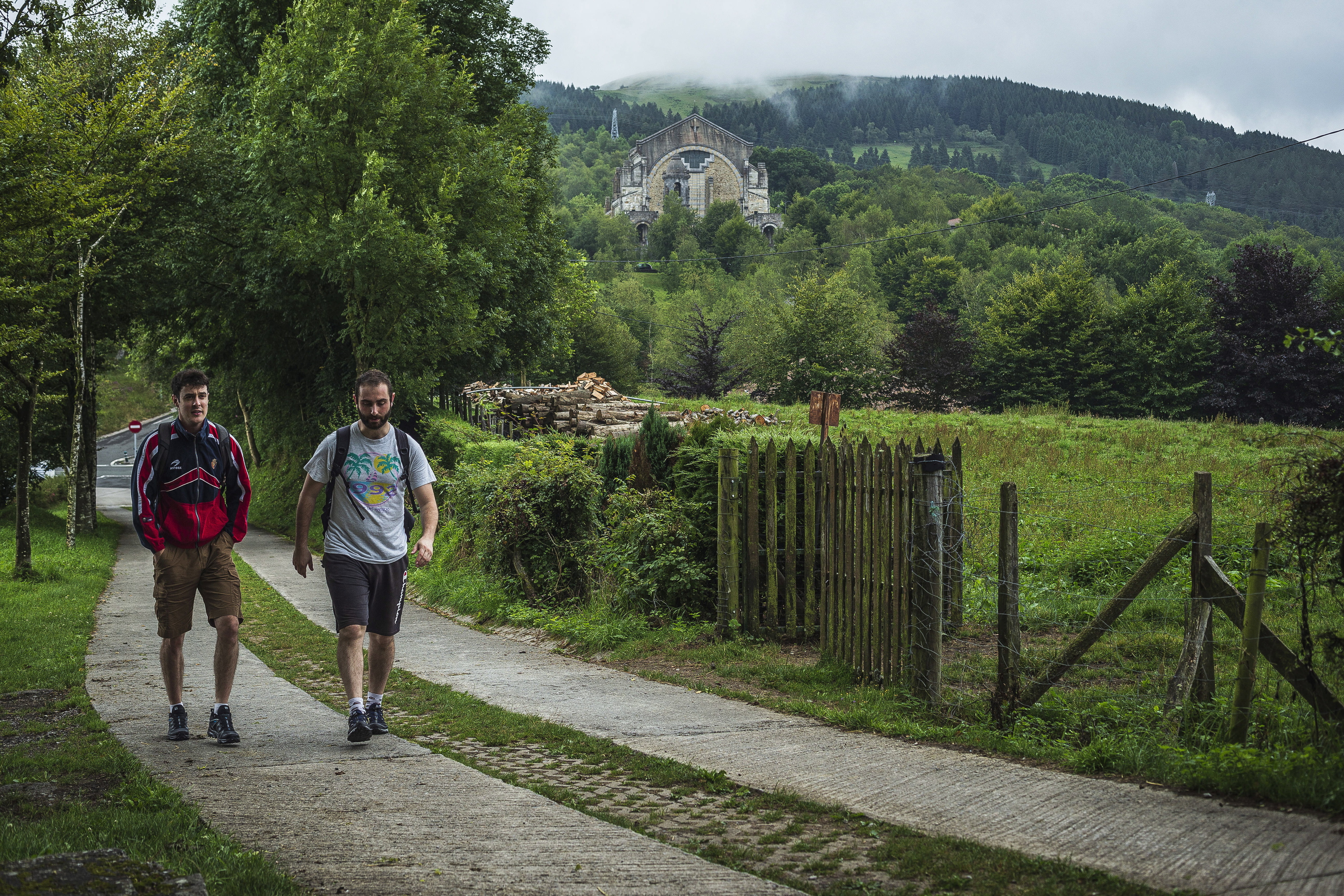 Bi mendizale Urkiolako Parke Naturalean, artxiboko argazki batean. ARITZ LOIOLA / FOKU