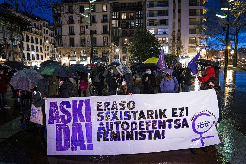 Aintzane Pujanaren hilketa salatzeko Donostian egindako elkarretaratzea. GORKA RUBIO / FOKU