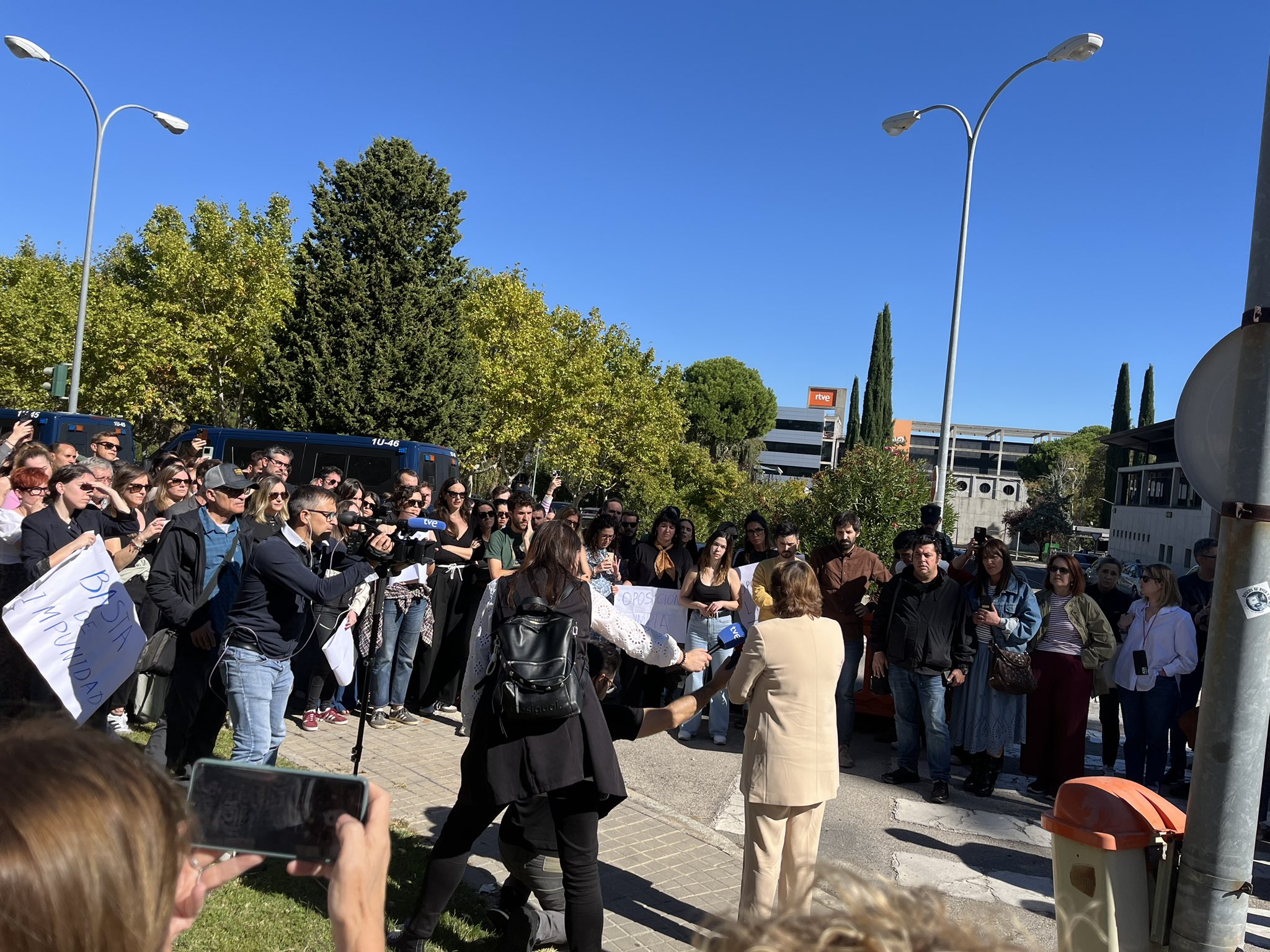 RTVEko langileen protesta, gaur, oposizioen aferagatik. LAURA BARRACHINA