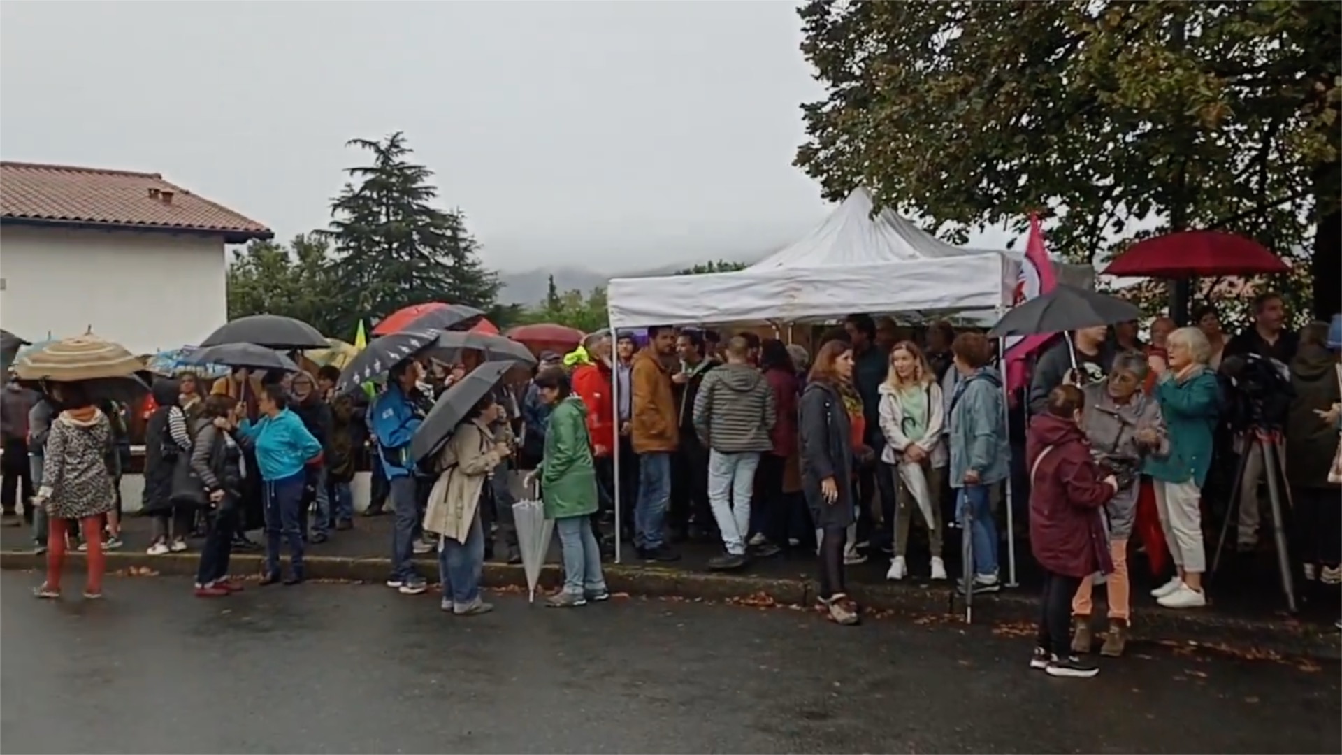 Jendetza Hendaian, atxiloaldian sartu dituzten herritarrei elkartasuna adierazteko