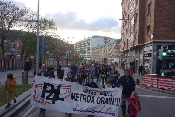 Metroaren laugarren linea eskatzeko manifestazioa, Errekalden, apirilaren 14an. BIZKAIKO HITZA