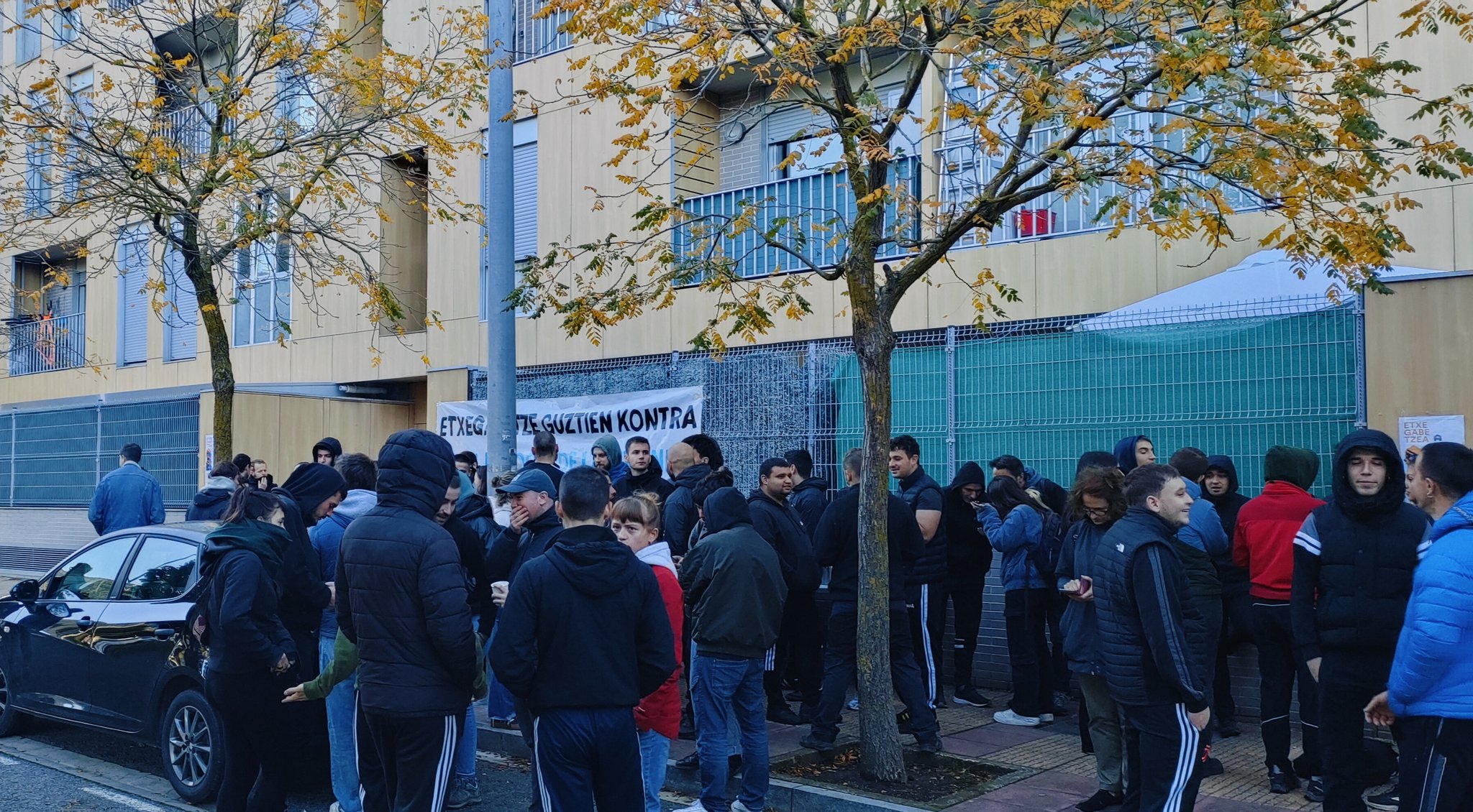 Etxegabetze bat gelditzeko elkarretaratzea, Artikan (Berriobeiti, Nafarroa). BERRIA