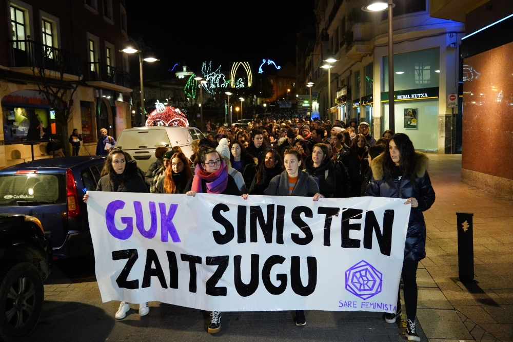 Lointek Gernikako entrenatzailearen erasoak salatzeko lehenbiziko mobilizazioa, 2023an. ARITZ LOIOLA / FOKU