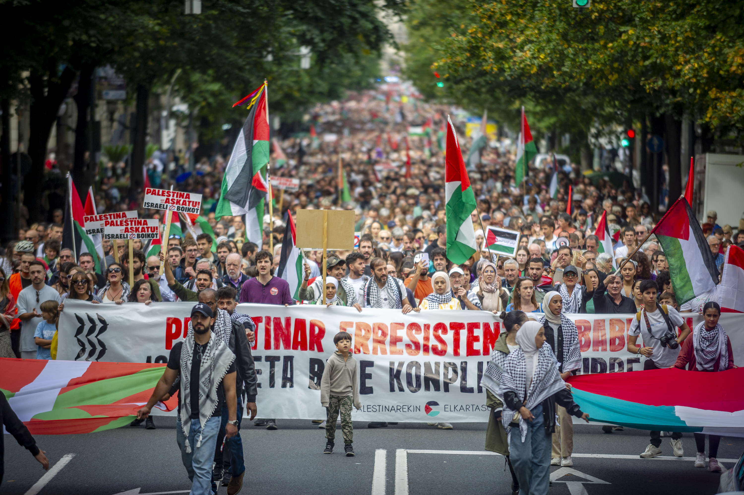 Palestinaren aldeko manifestazioa, atzo, Bilbon. JAIZKI FONTANEDA / FOKU