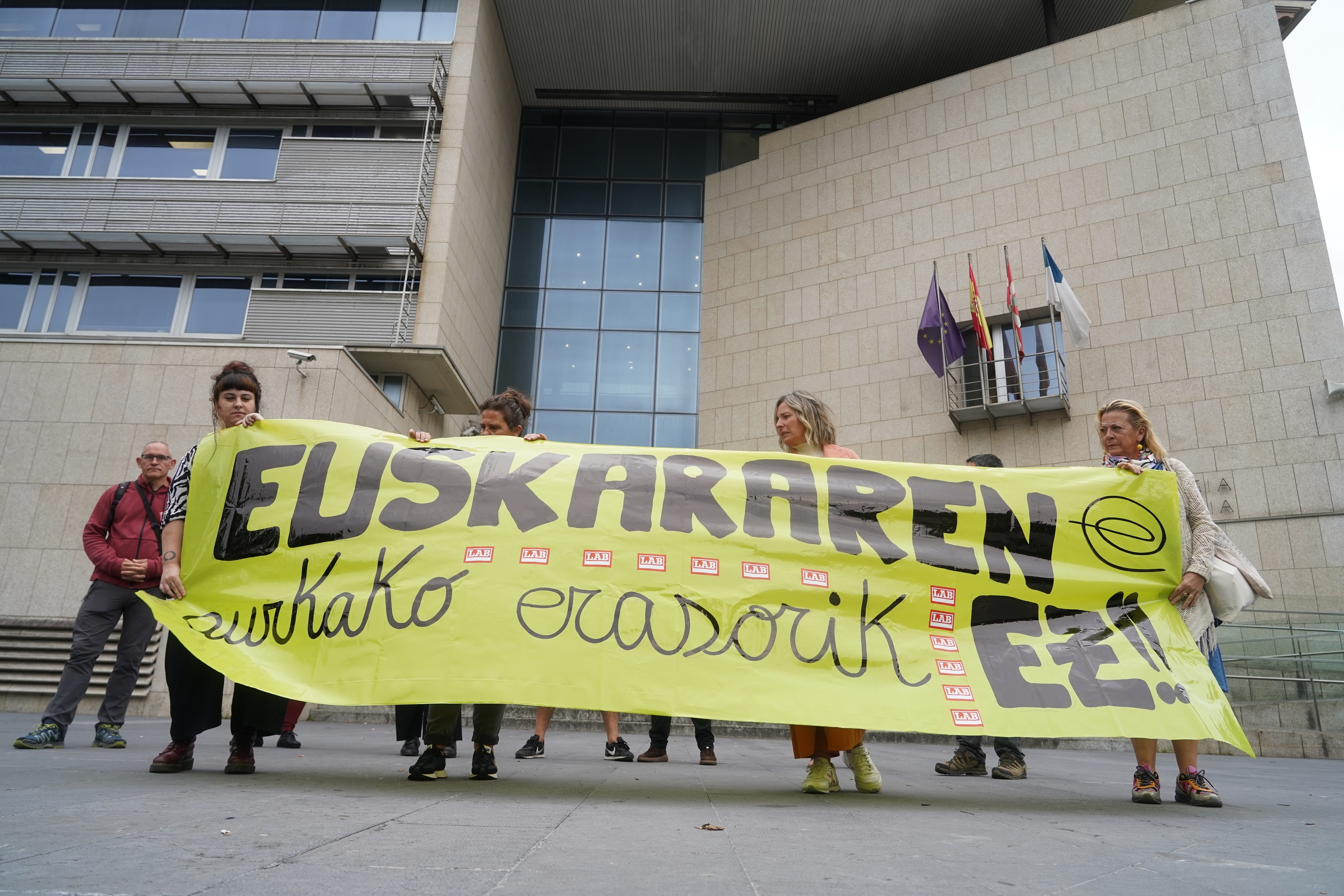 Hizkuntza eskakizunen aldeko elkarretaratze bat, Donostian. JON URBE / FOKU