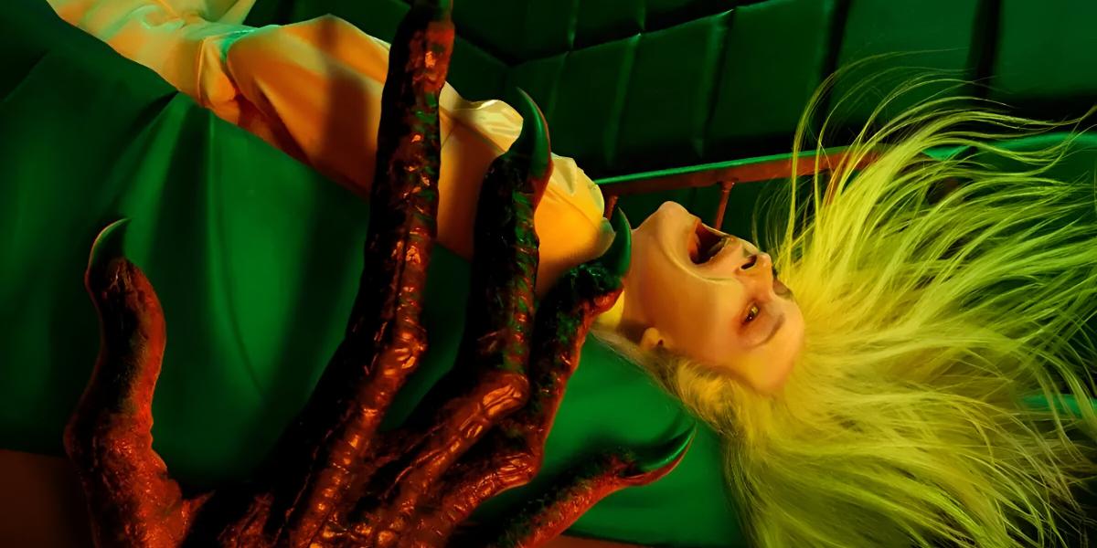 'American Horror Stories 4' telesailaren fotograma bat. DISNEY+